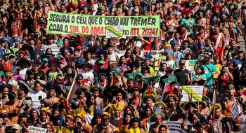 Milhares de indígenas marcham em Brasília